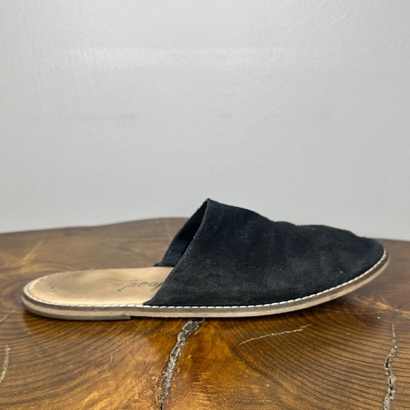Free People Coronado Black Suede Slip On Flats Size 38 - Picture 1 of 9